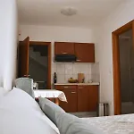 Garden House Apartment *