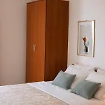 Garden House Apartment *