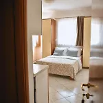 Garden House Apartment *