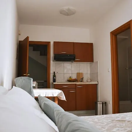 Garden House Apartment *