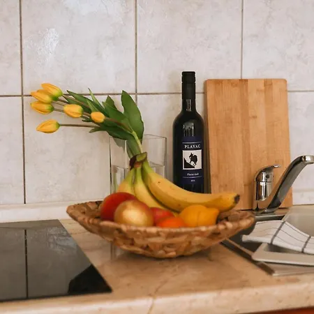 Garden House Apartment *