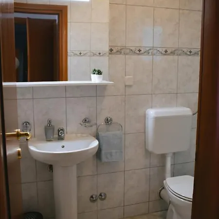 Garden House Apartment *