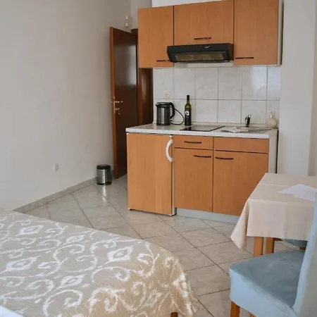 Garden House Apartment *